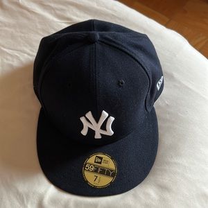 New era Yankees baseball hat . Classic !